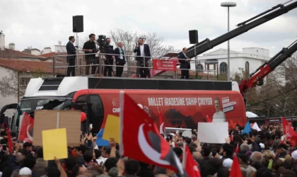 CHP Genel Başkanı Özel: ”Ekrem başkanı içeride tutmanın bedeli 2.2 trilyon”