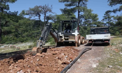 Çırpı Mahallesinin içme suyu hatlarını yenileniyor
