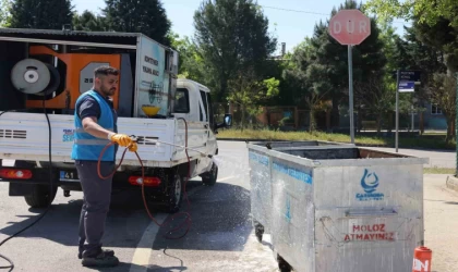Çöp konteynerleri yerinde yıkanıyor