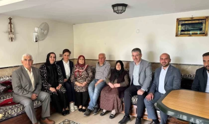 Çopuroğlu’ndan, en yaşlı AK Parti üyesine Anneler Günü sürprizi