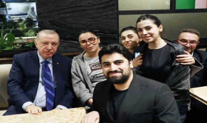 Cumhurbaşkanı Erdoğan, kafede vatandaşlarla sohbet etti