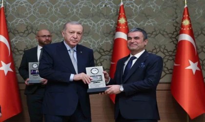 Cumhurbaşkanı Erdoğan: ”Milleti provoke eden, halkı galeyana getiren, insanımıza hakaret eden gazeteci olmaz”