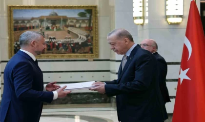 Cumhurbaşkanı Erdoğan’a 5 ülkenin büyükelçisinden güven mektubu