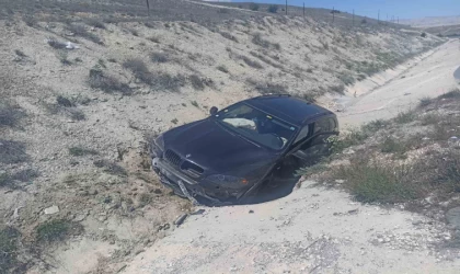Darende’de araç yol kenarına devrildi: 1 yaralı