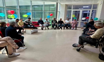 Demirci Devlet Hastanesinden hastalara müzikli moral etkinliği