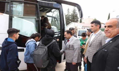 Depremde ebeveynlerini kaybeden çocuklara moral gezisi