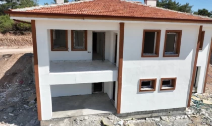 Depremzede muhtar: ”Villa gibi ev yapılacağını tahmin etmemiştik”