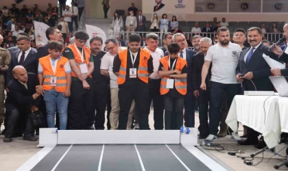 Depremzede öğrenciler ’HATAYBOT’ robot yarışmasında yarıştı