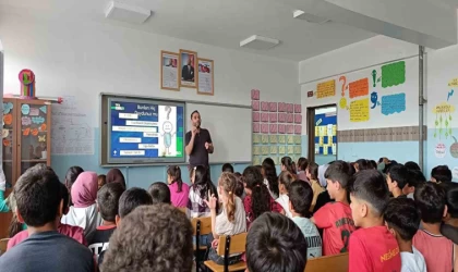Dicle’de ortaokul öğrencileriyle bilim söyleşisi gerçekleştirildi
