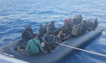 Didim’de 42 düzensiz göçmen kurtarıldı