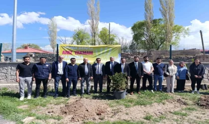 Diyadin’de ”Orman Benim” kampanyası kapsamında fidan fikimi ve temizlik etkinliği