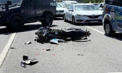 Diyarbakır’da motosiklet sürücüsü otomobile arkadan çarptı