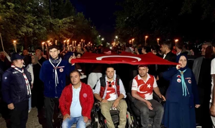 Diyarbakır’da Türk bayraklı ”Fener Alayı” yürüyüşü yapıldı