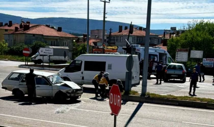 Domaniç’te trafik kazası: 5 yaralı