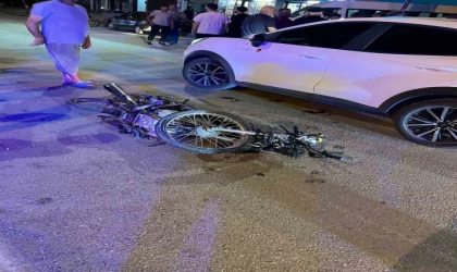 Dörtyol’da otomobille çarpışan motosiklet hurdaya döndü: 1’i ağır 2 yaralı