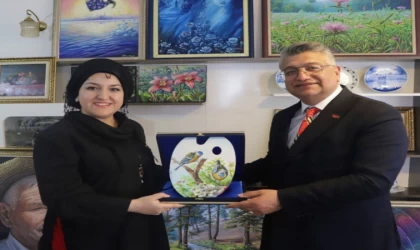 DPÜ Rektörü’nden Ressam Dilek Kocaman Yılmazer Atölyesi’ne ziyaret