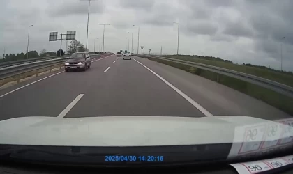 Duble yolda ters yönde gide otomobil ölüme davetiye çıkardı