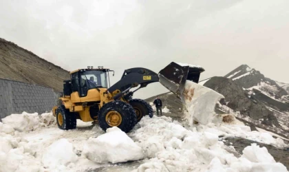 Dünyanın ikinci büyük krater gölünde turizm sezonu açıldı