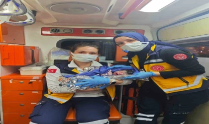 Dünyaya gözlerini ambulansta açtı