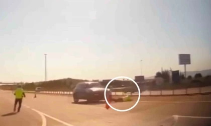 ’Dur’ ihtarına uymayan sürücü, polis memuruna çarpıp kaçtı: O anlar kamerada