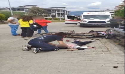 Edremit’te motosiklet ve otomobil çarpıştı: 3 çocuk yaralandı