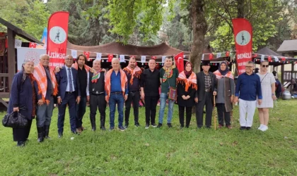 Efeler ve Yörükler huzurevi bahçesine kıl çadır kuruldu