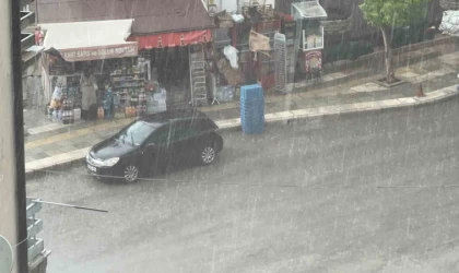 Elazığ’da dolu ve sağanak etkili oldu