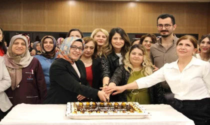 Elazığ’da ’Ebeler Günü’ kutlandı