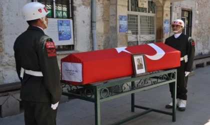 Emekli Başçavuş, askeri törenle gözyaşları eşliğinde son yolculuğuna uğurlandı