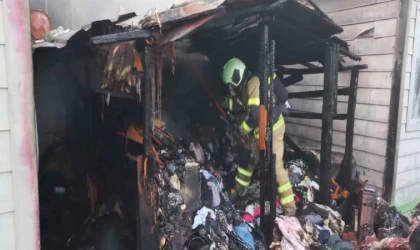 Erdek’te yangın: Konteyner ev kullanılamaz hale geldi