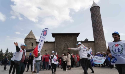 Erzurum’da 1 Mayıs’ın kutlama adresi Yakutiye Kent Meydanı oldu