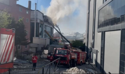 Esenyurt’ta 4 katlı bir tekstil fabrikasında korkutan yangın