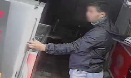 Eskişehir’de enerji içeceği hırsızlığı kameraya yansıdı