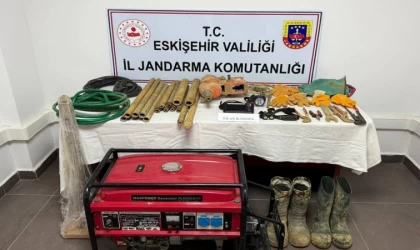 Eskişehir’de kaçak kazı yapan şahıslar suçüstü yakalandı