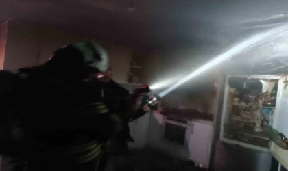 Evin mutfağı yangında kül oldu