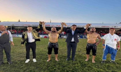 Fethiye’de yağlı güreşlerin kazananı Feyzullah Aktürk oldu