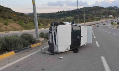 Fiat Tofaş’ın hurdaya döndüğü kazada 4 kişi yaralandı