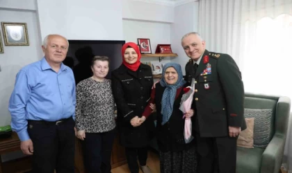 Garnizon Komutanı Ala’dan şehit annesine anlamı ziyaret