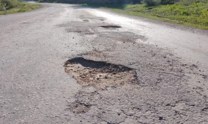 Gediz Dereköy yolu sürücülere çile oldu