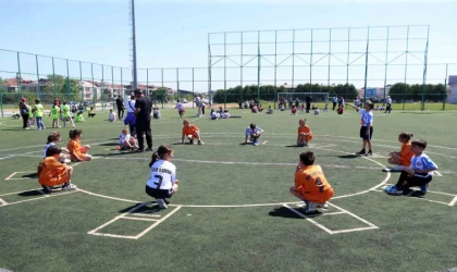 Geleneksel çocuk oyunları şenliği başladı