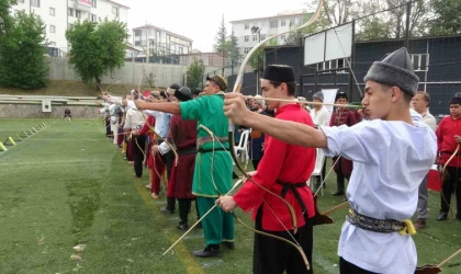Geleneksel Türk okçuluğunda gençler Kütahya’da buluştu