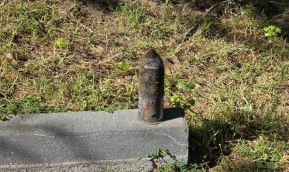 Göl kenarında patlamamış top mermisi bulundu