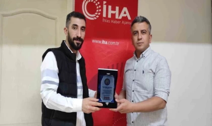 Güneşin Çocukları Spor Kulübü’nden İHA muhabirine plaket