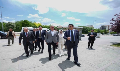 Hacıosmanoğlu’dan D.T. Şehitkamil sahnesi’ne tam not