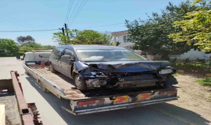 Hafif ticari araç jandarma aracına çarptı: 1 ölü