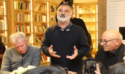 Hafızalarda ‘Erdal Bakkal’ karakteri ile yer edinen usta oyuncuya Karasu’da yoğun ilgi