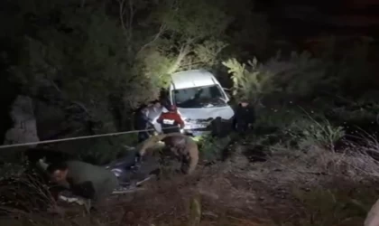 Hakkari’de hafif ticari araç Zap Suyu’na uçtu: 1 yaralı