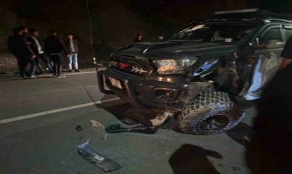 Hakkari’de iki araç kafa kafaya çarpıştı: 8 yaralı