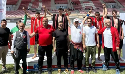 Hakkarili güreşçilerden büyük başarı