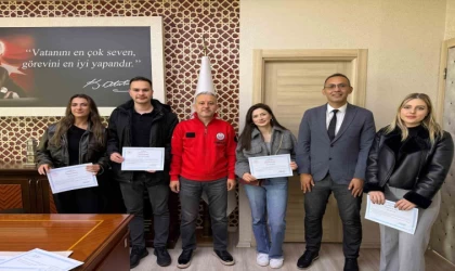Hastanede boyama yapan gençlere teşekkür